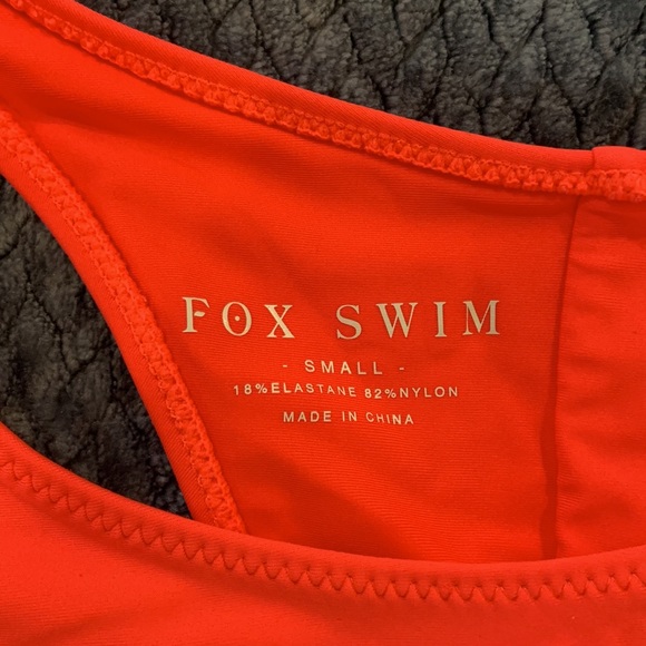 FOX
SWIM
SMALL
18% ELASTANE 82 % NYLON
MADE IN CHINA - Picture 2 of 4